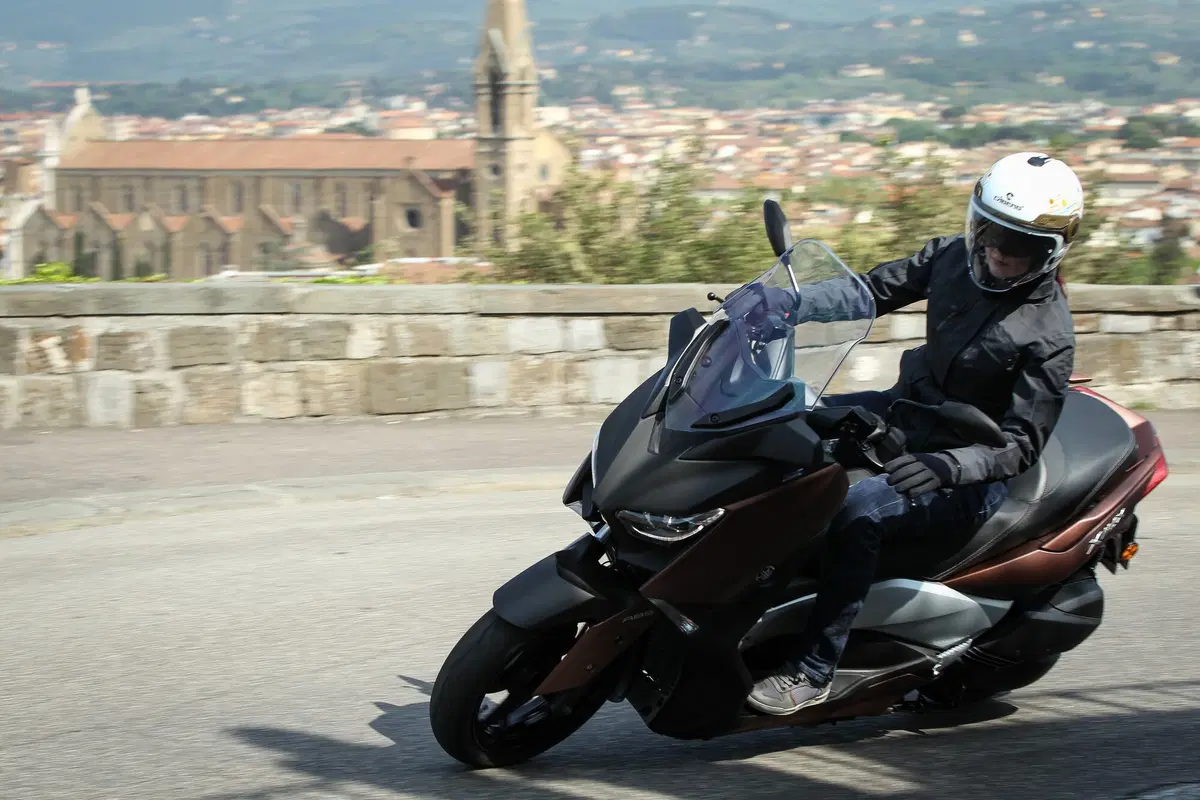 Yamaha XMAX 300 (10)