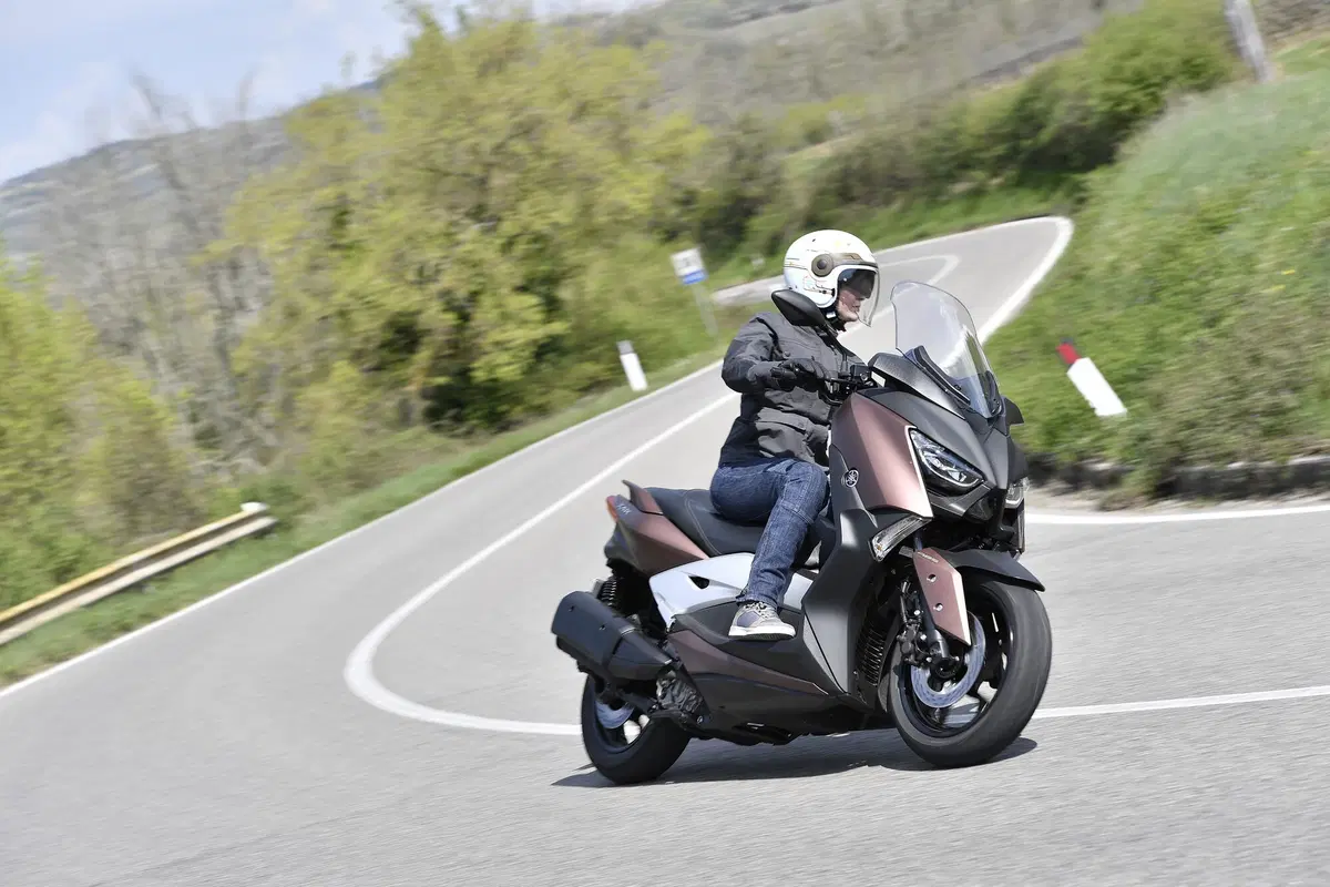 Yamaha XMAX 300 (12)