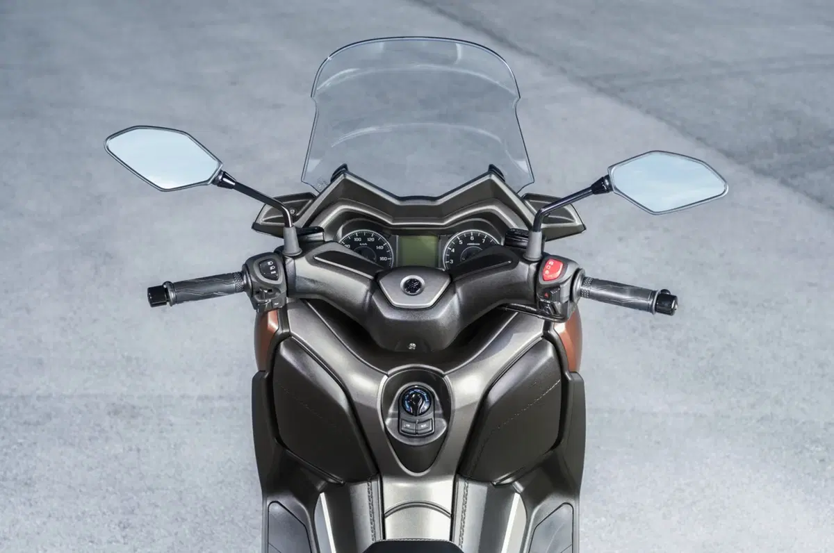 Yamaha XMAX 300 (36)