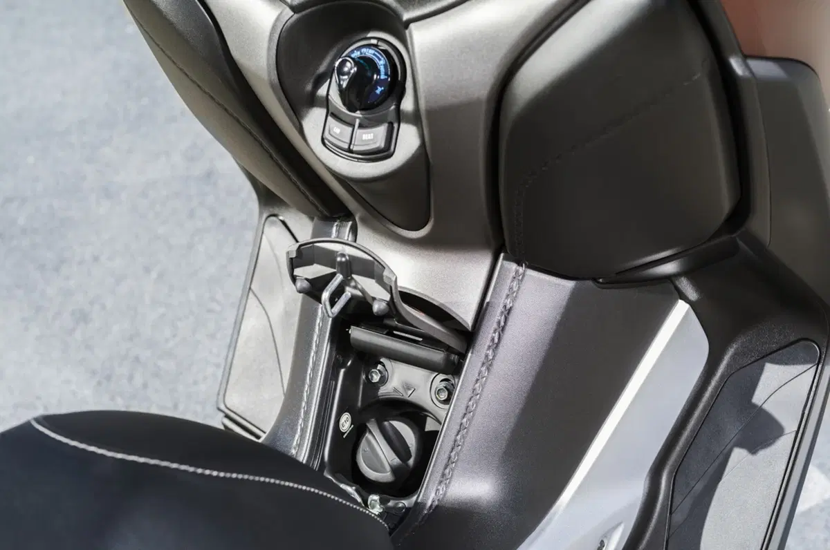 Yamaha XMAX 300 (40)