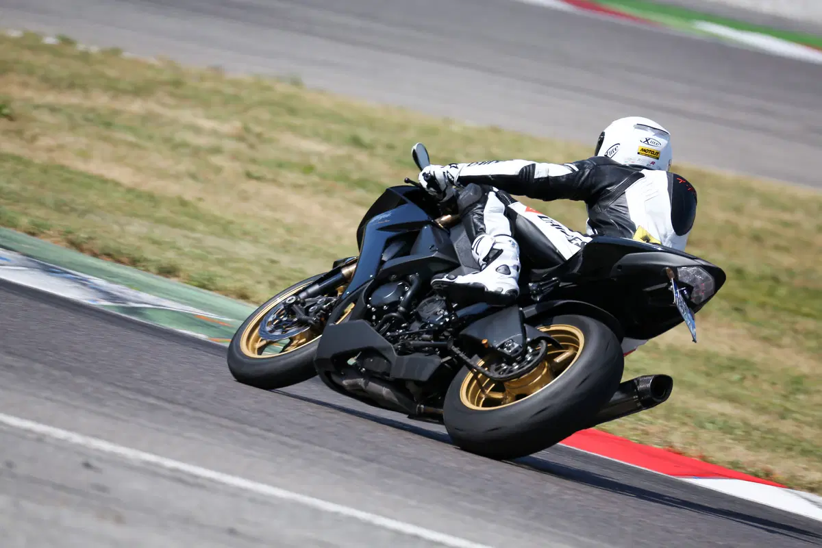 Riding School Luca Pedersoli: rimandati in pista