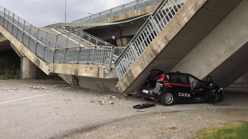 Crolla ponte della tangenziale di Fossano: schiacciata un&#039;auto dei Carabinieri
