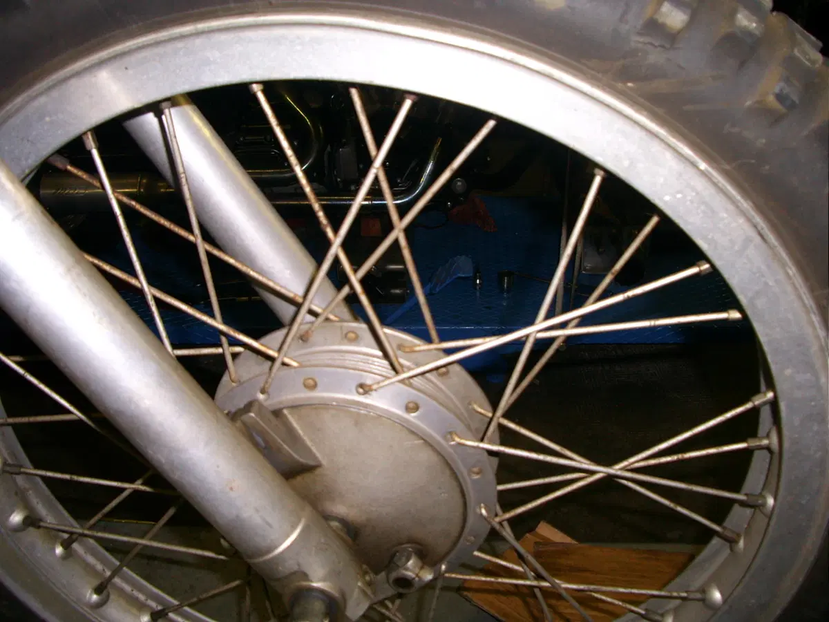 Restaurando, sesta puntata: SWM Six Days ES 125 (25)