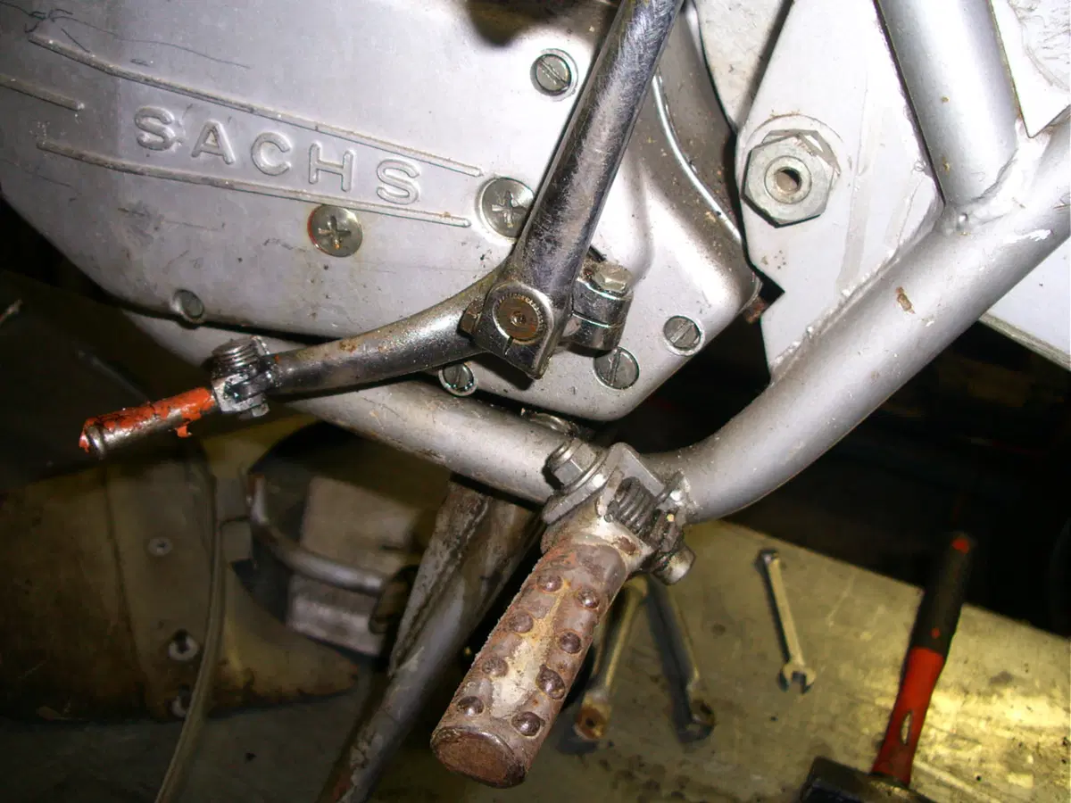 Restaurando, sesta puntata: SWM Six Days ES 125 (46)