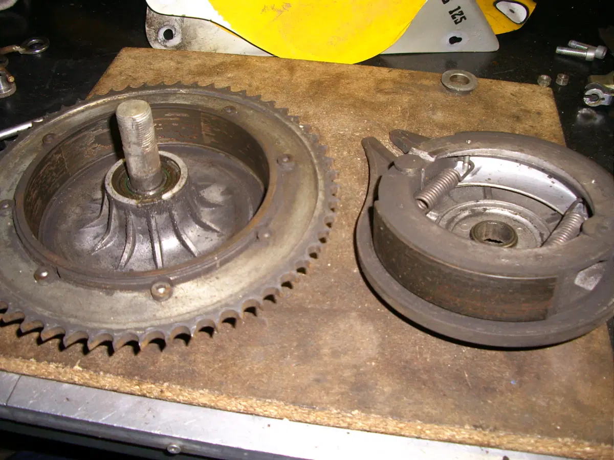 Restaurando, sesta puntata: SWM Six Days ES 125 (52)