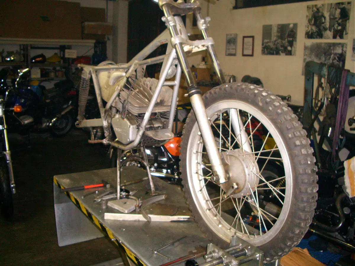 Restaurando, sesta puntata: SWM Six Days ES 125 (50)