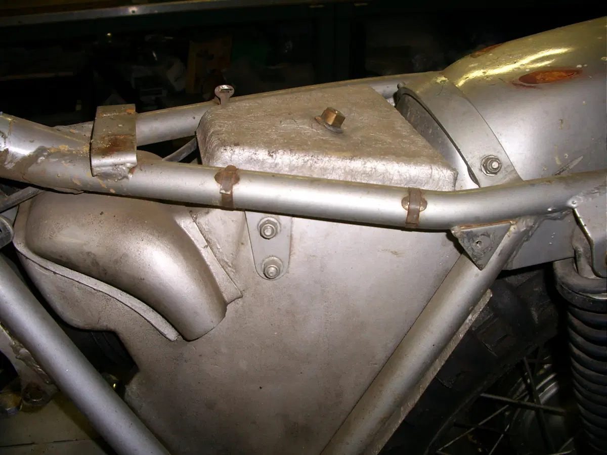Restaurando, sesta puntata: SWM Six Days ES 125 (56)