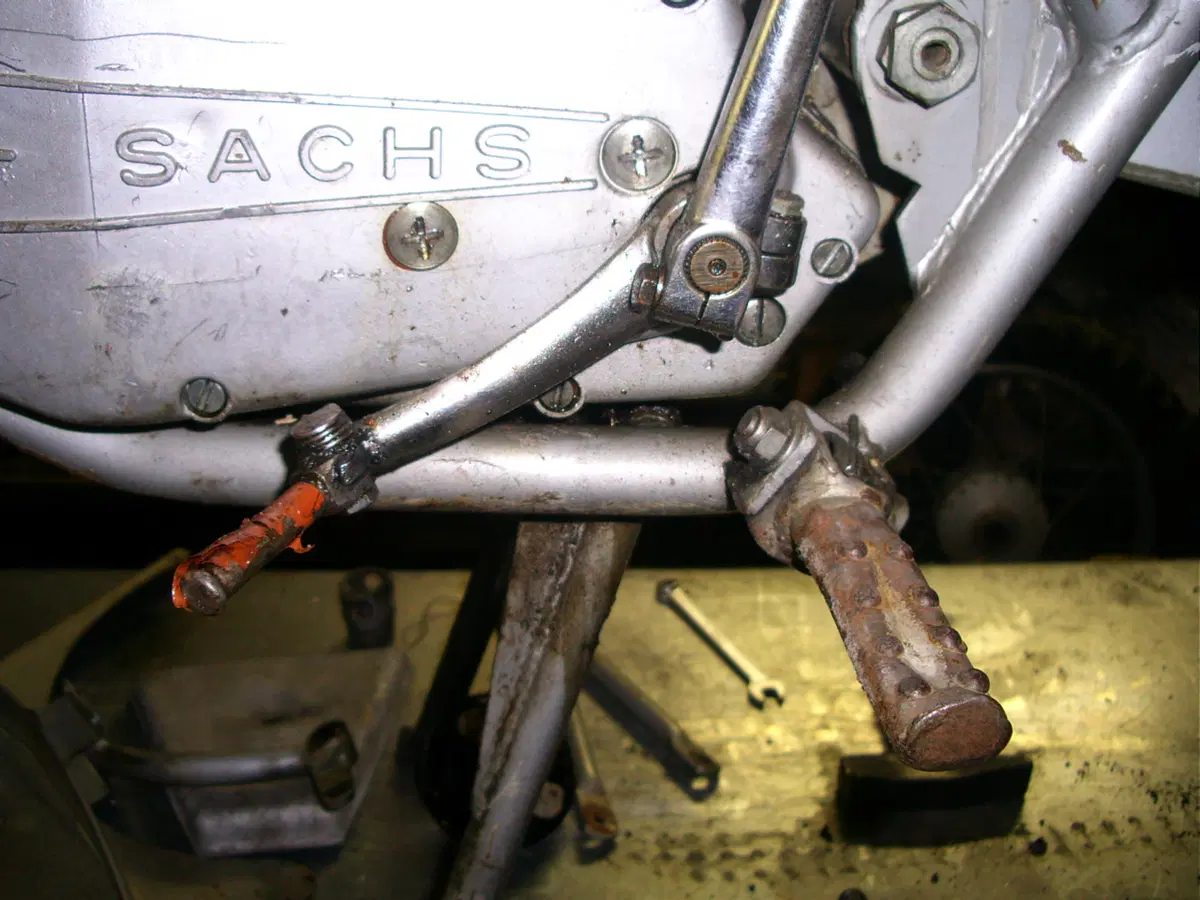 Restaurando, sesta puntata: SWM Six Days ES 125 (49)