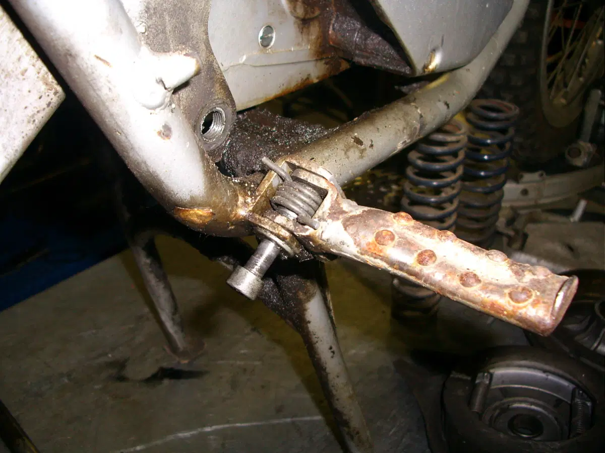 Restaurando, sesta puntata: SWM Six Days ES 125 (47)