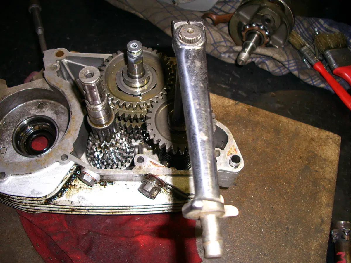 Restaurando, sesta puntata: SWM Six Days ES 125 (73)