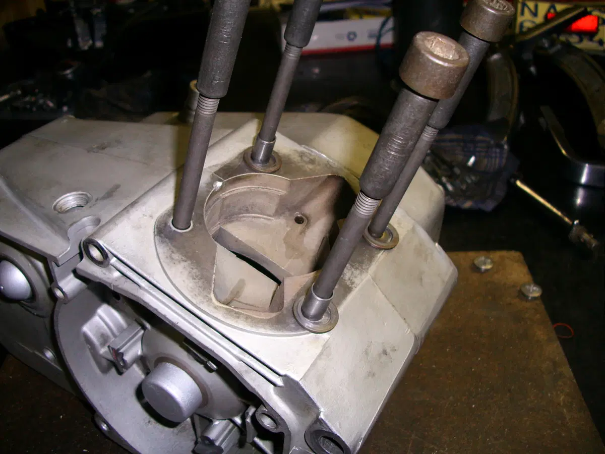 Restaurando, sesta puntata: SWM Six Days ES 125 (76)