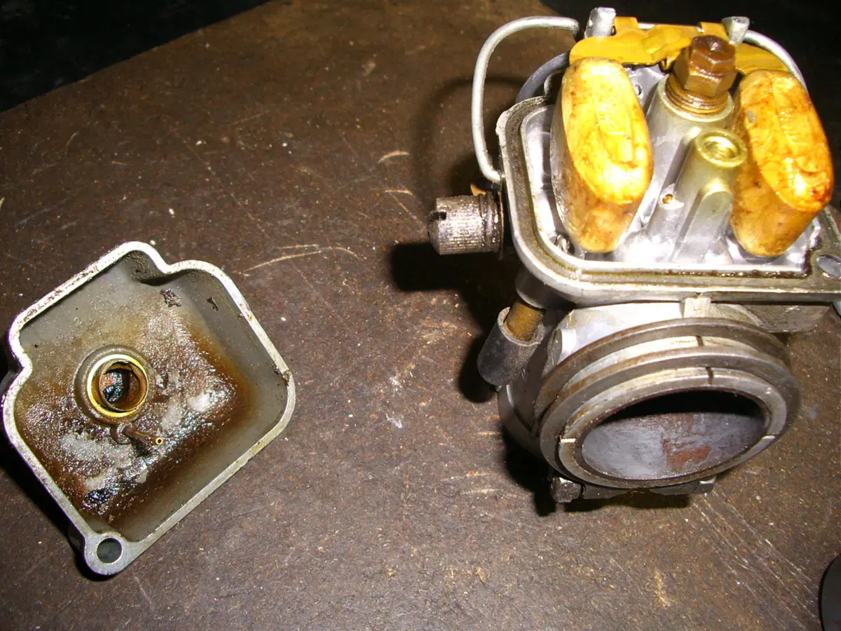 Restaurando, sesta puntata: SWM Six Days ES 125 (81)
