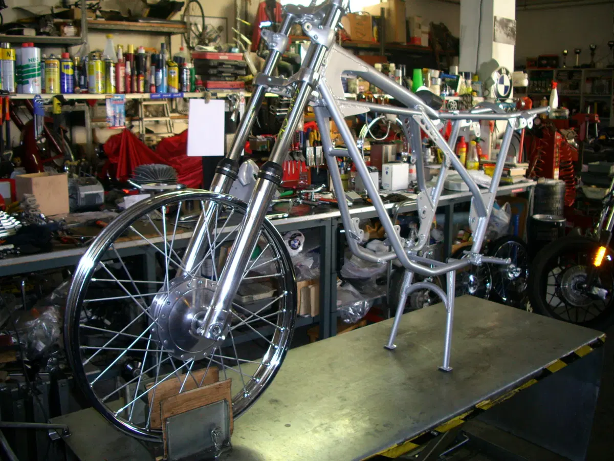 Restaurando, sesta puntata: SWM Six Days ES 125 (96)