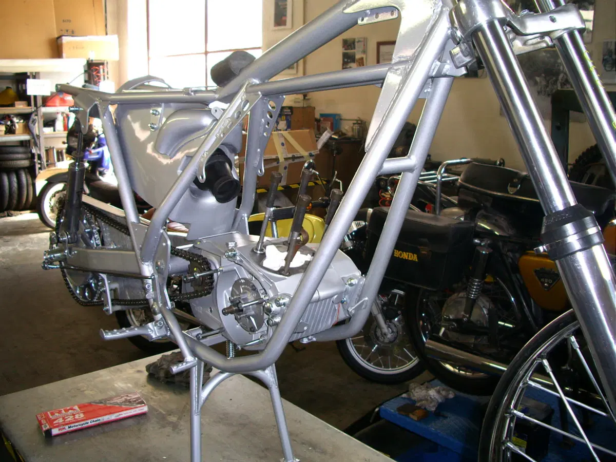 Restaurando, sesta puntata: SWM Six Days ES 125 (98)