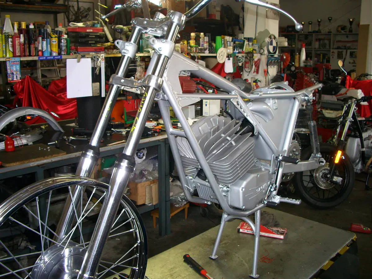 Restaurando, sesta puntata: SWM Six Days ES 125 (100)