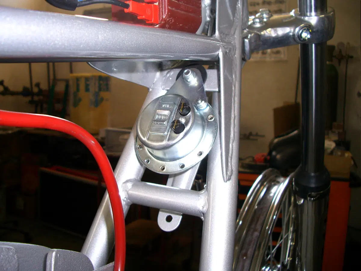 Restaurando, sesta puntata: SWM Six Days ES 125 (104)