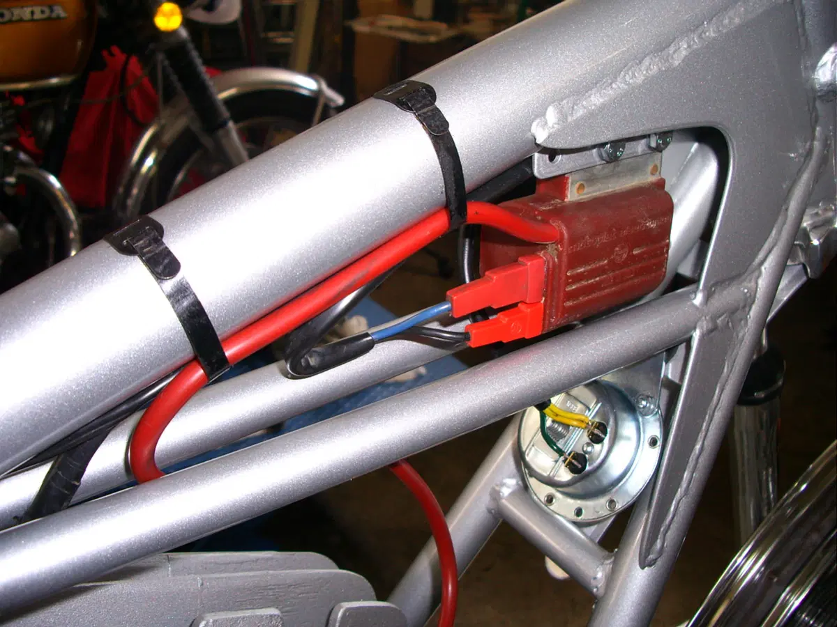 Restaurando, sesta puntata: SWM Six Days ES 125 (105)