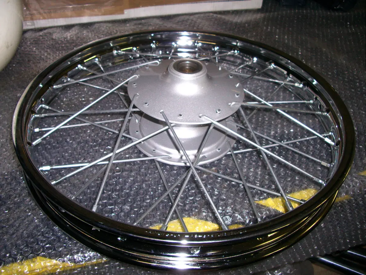 Restaurando, sesta puntata: SWM Six Days ES 125 (110)