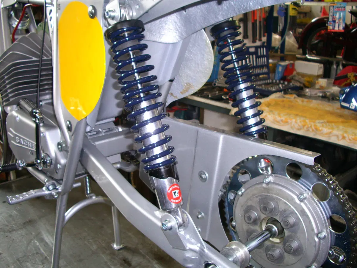 Restaurando, sesta puntata: SWM Six Days ES 125 (111)