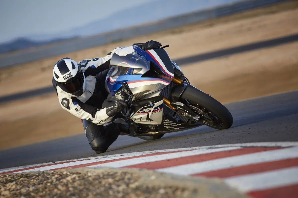 BMW HP4 RACE. La speciale 1000 RR in serie limitata da 80.000 euro (4)