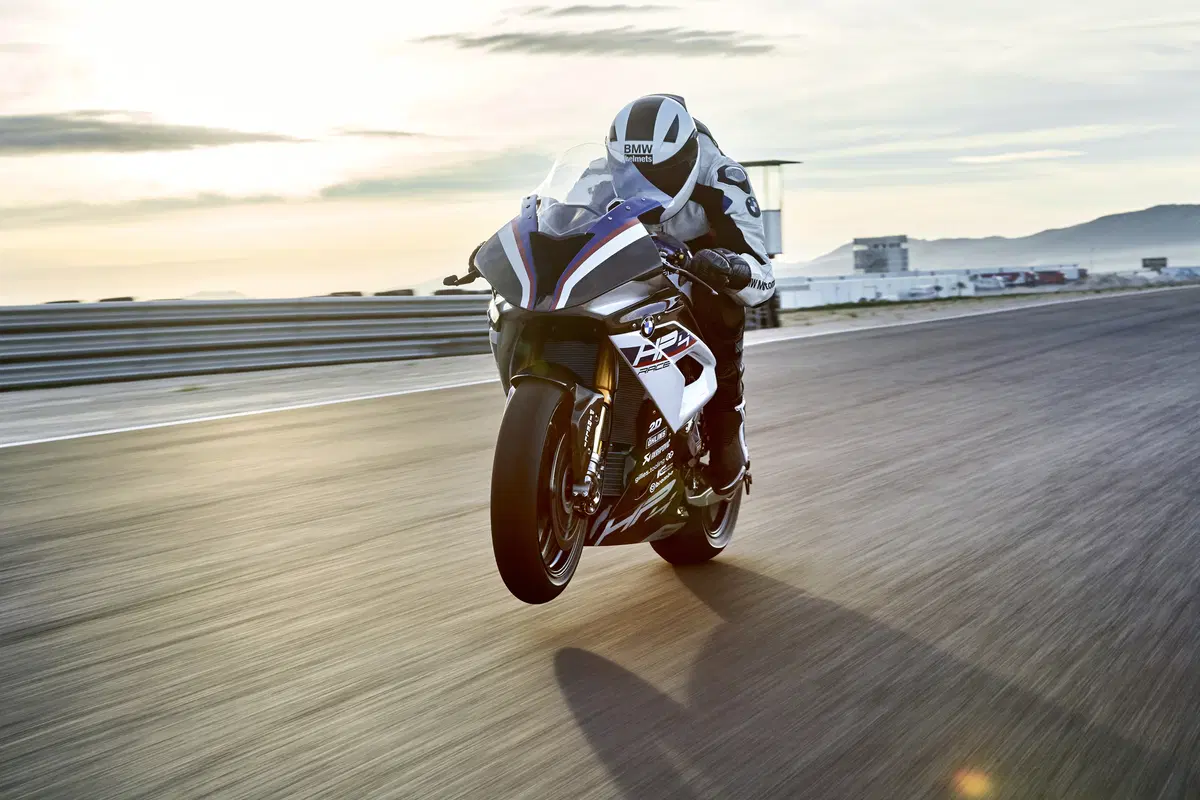 BMW HP4 RACE. La speciale 1000 RR in serie limitata da 80.000 euro (5)