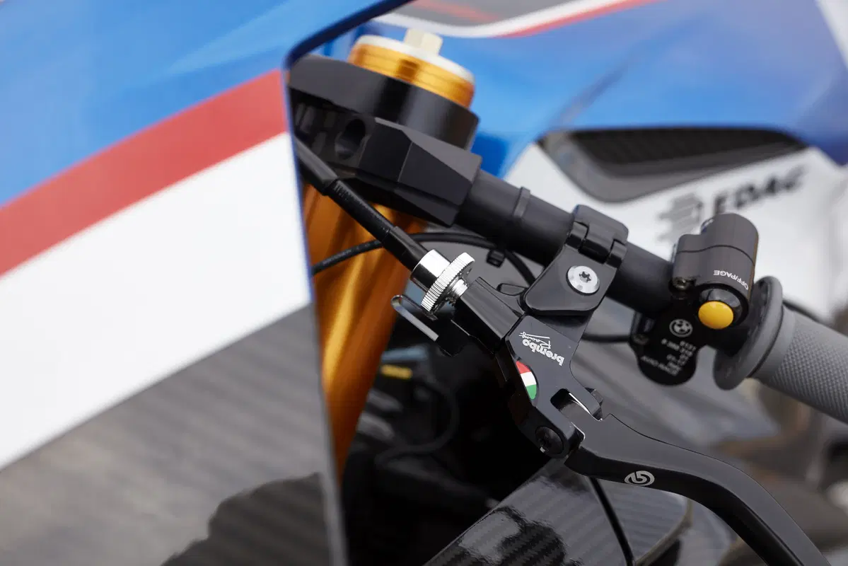 BMW HP4 RACE. La speciale 1000 RR in serie limitata da 80.000 euro (17)