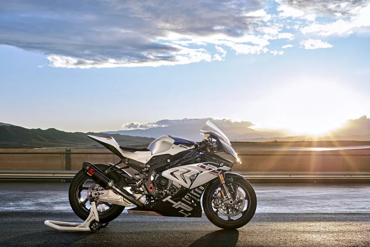 BMW HP4 RACE. La speciale 1000 RR in serie limitata da 80.000 euro (7)