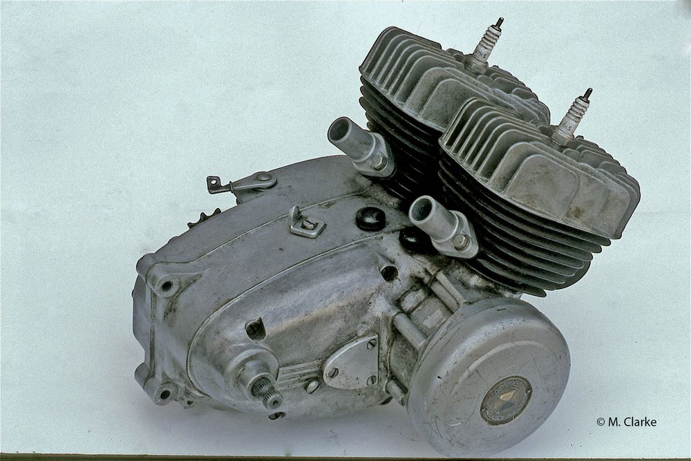 Il bicilindrico di 110 cm3 realizzato da Gonella nel 1965 era dotato di due gruppi testa/cilindro e di due alberi a gomito Franco Morini. Per l&rsquo;accensione si impiegava il ruttore di un Gilera 300