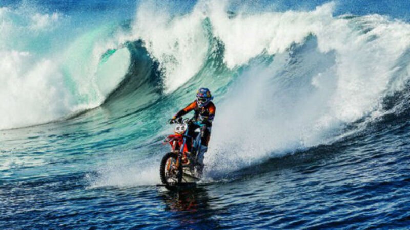 Ride in USA. Smith, Maddison e il surf con la moto