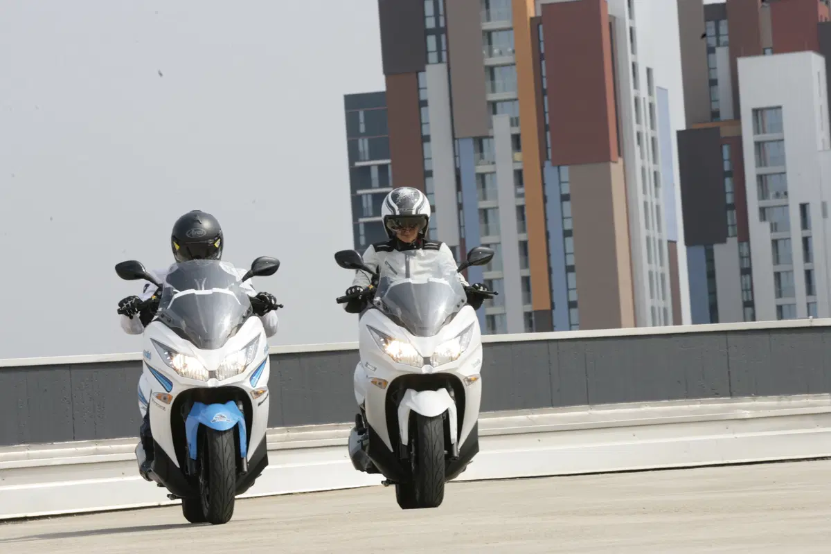 Kawasaki J300 by Polini vs J300 (3)