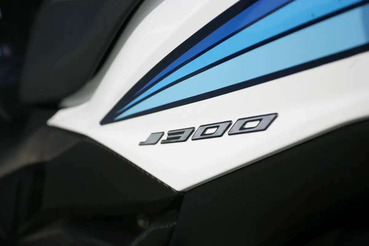 Kawasaki J300 by Polini vs J300 (16)