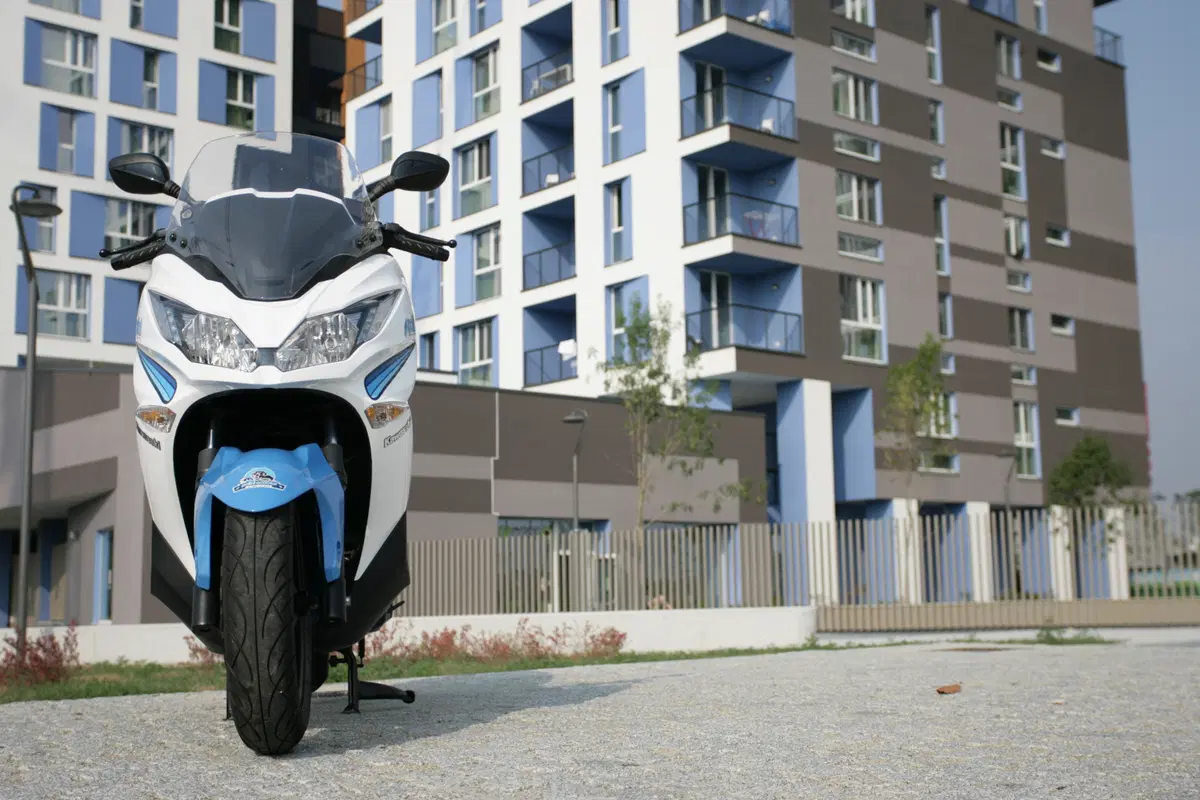 Kawasaki J300 by Polini vs J300 (11)