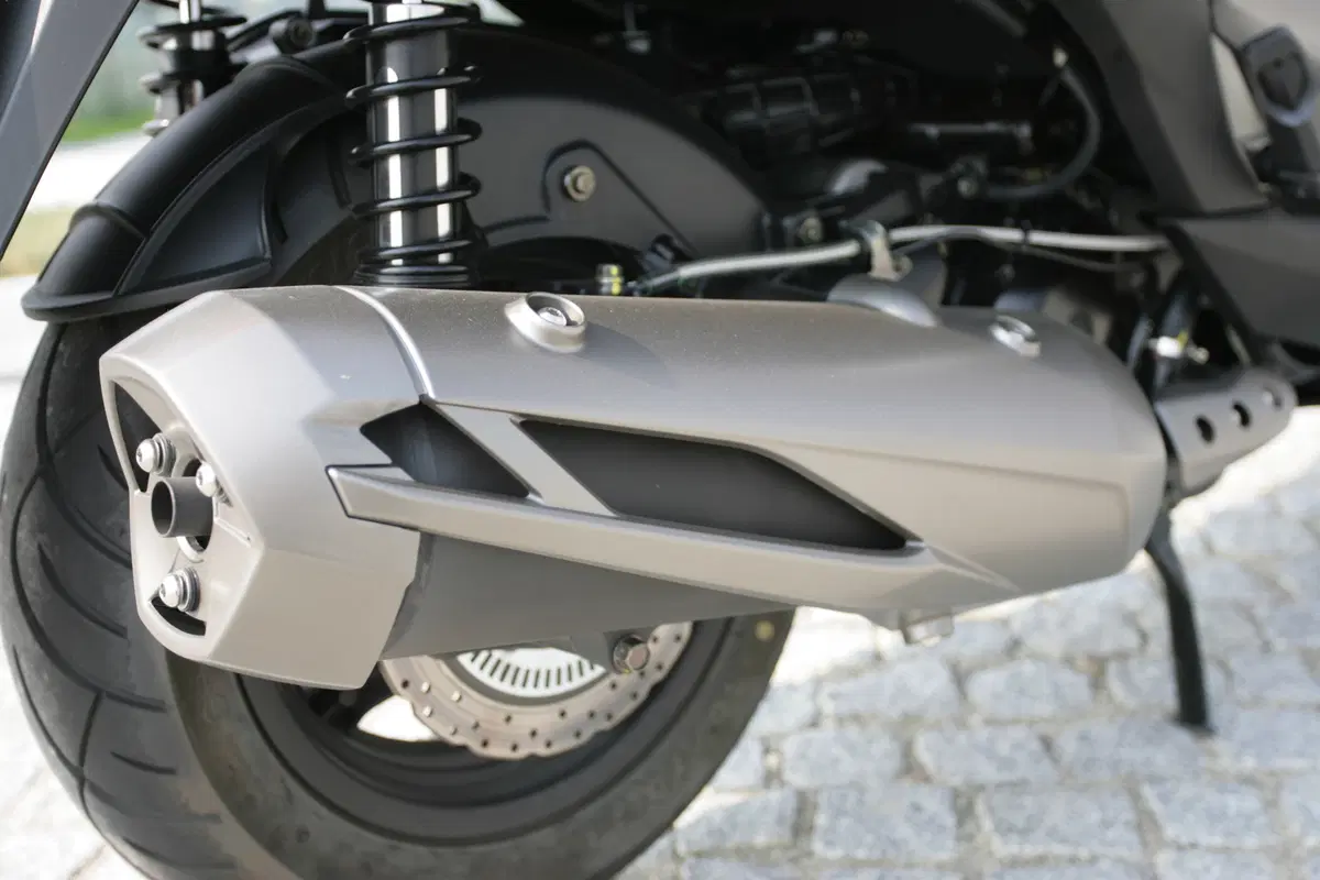 Kawasaki J300 by Polini vs J300 (26)