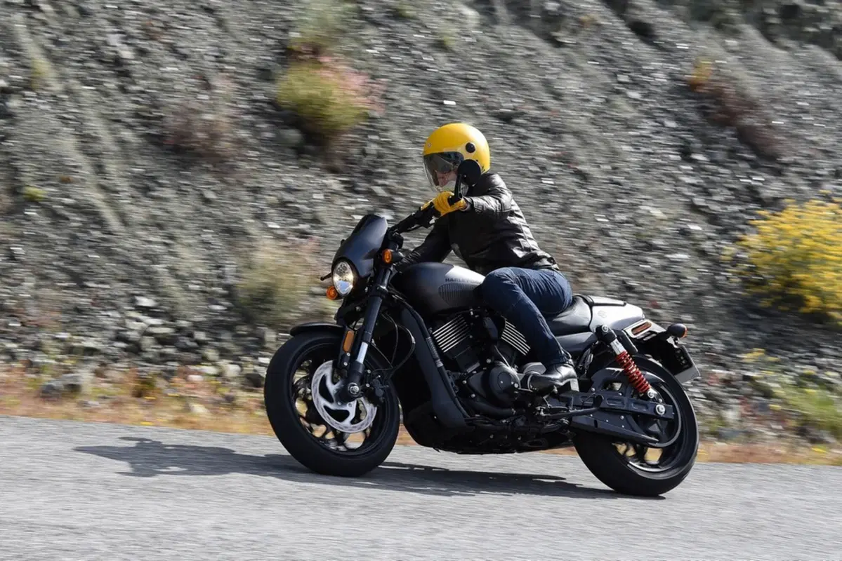 Harley-Davidson Street Rod 750 (7)