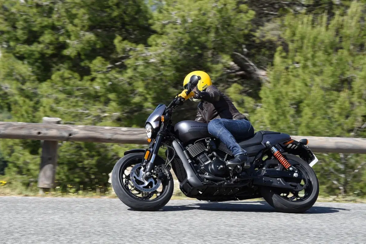 Harley-Davidson Street Rod 750 (10)