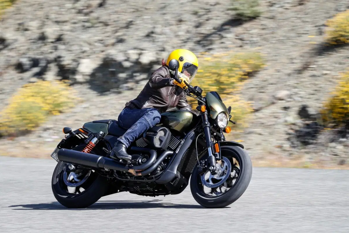 Harley-Davidson Street Rod 750 (2)