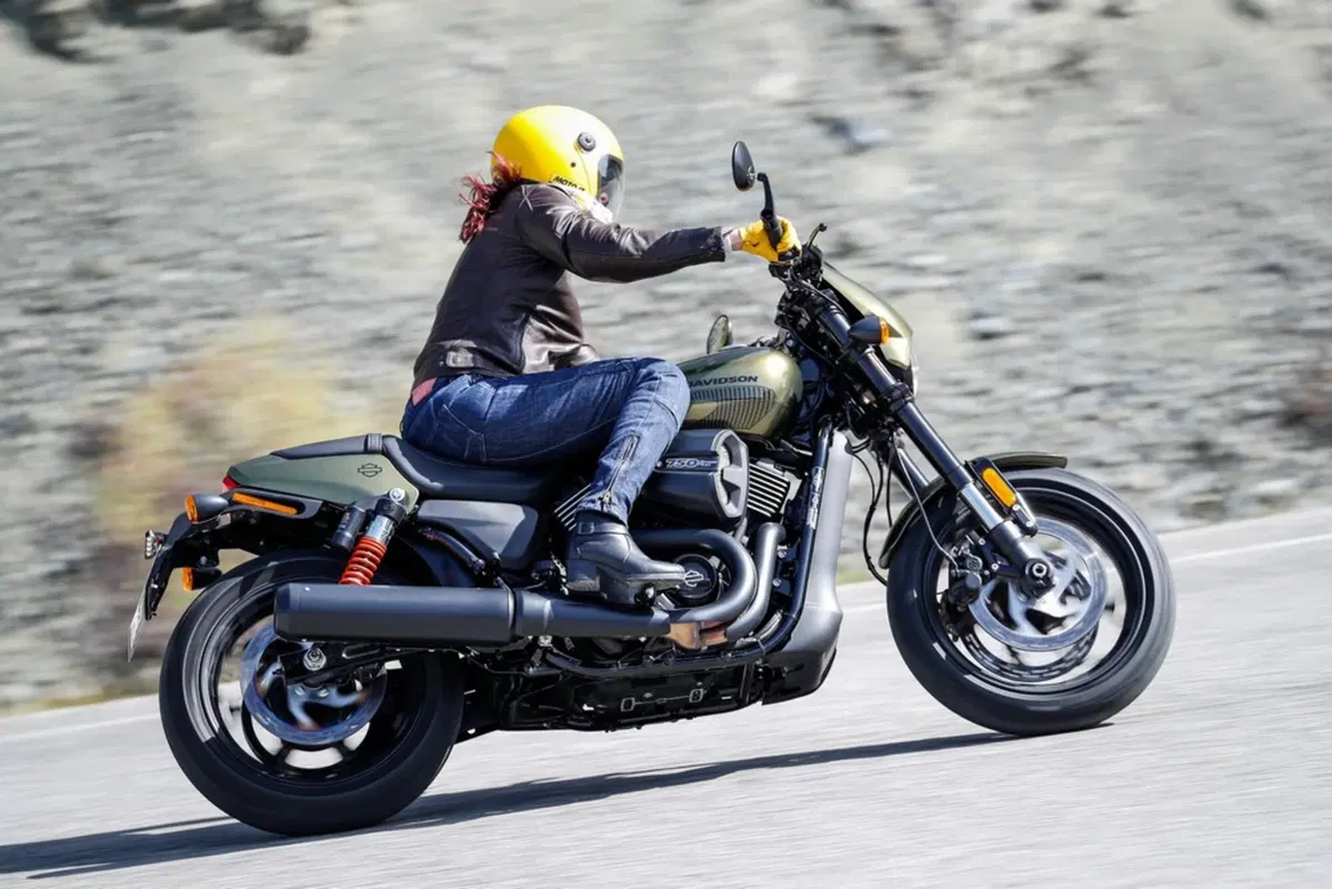 Harley-Davidson Street Rod 750 (15)