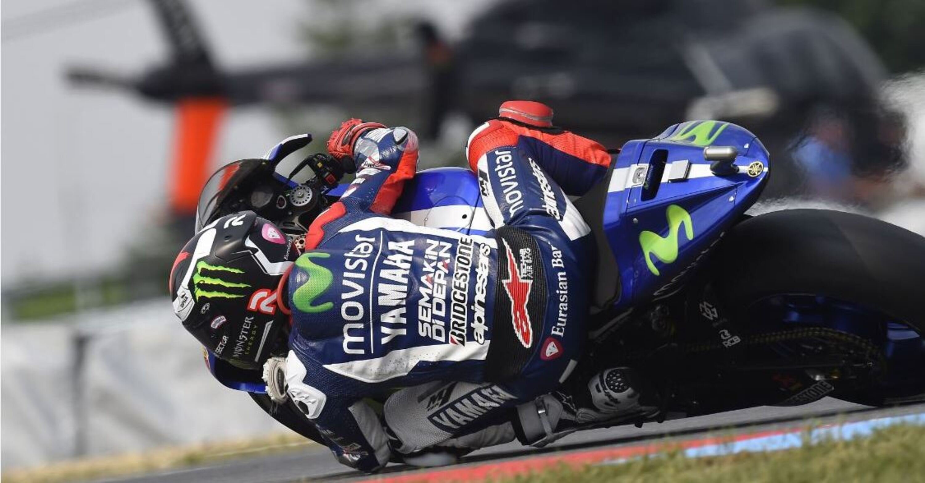 MotoGP 2015, GP di Brno. Lorenzo vince ed &egrave; primo nel mondiale