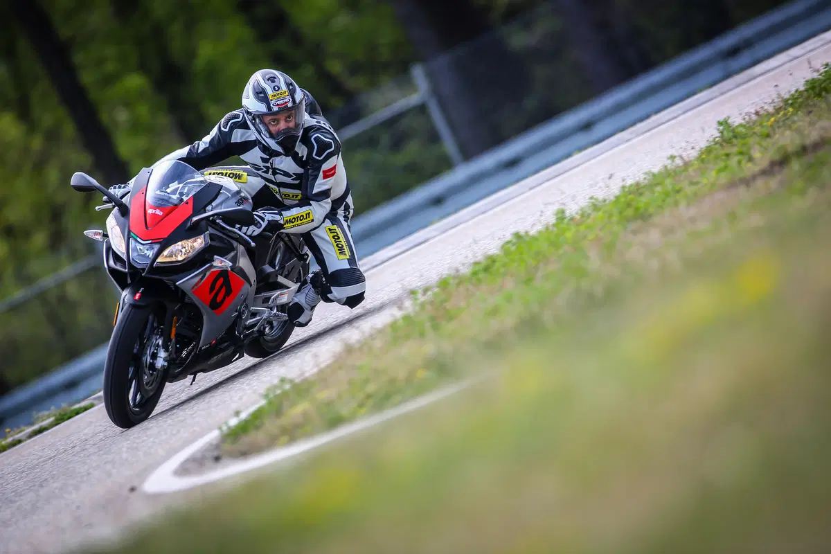 Aprilia RS 125 2017 e Aprilia Tuono 125 2017 (4)