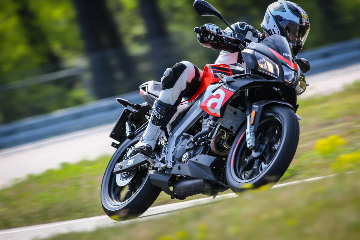 Aprilia RS 125 2017 e Aprilia Tuono 125 2017 (5)