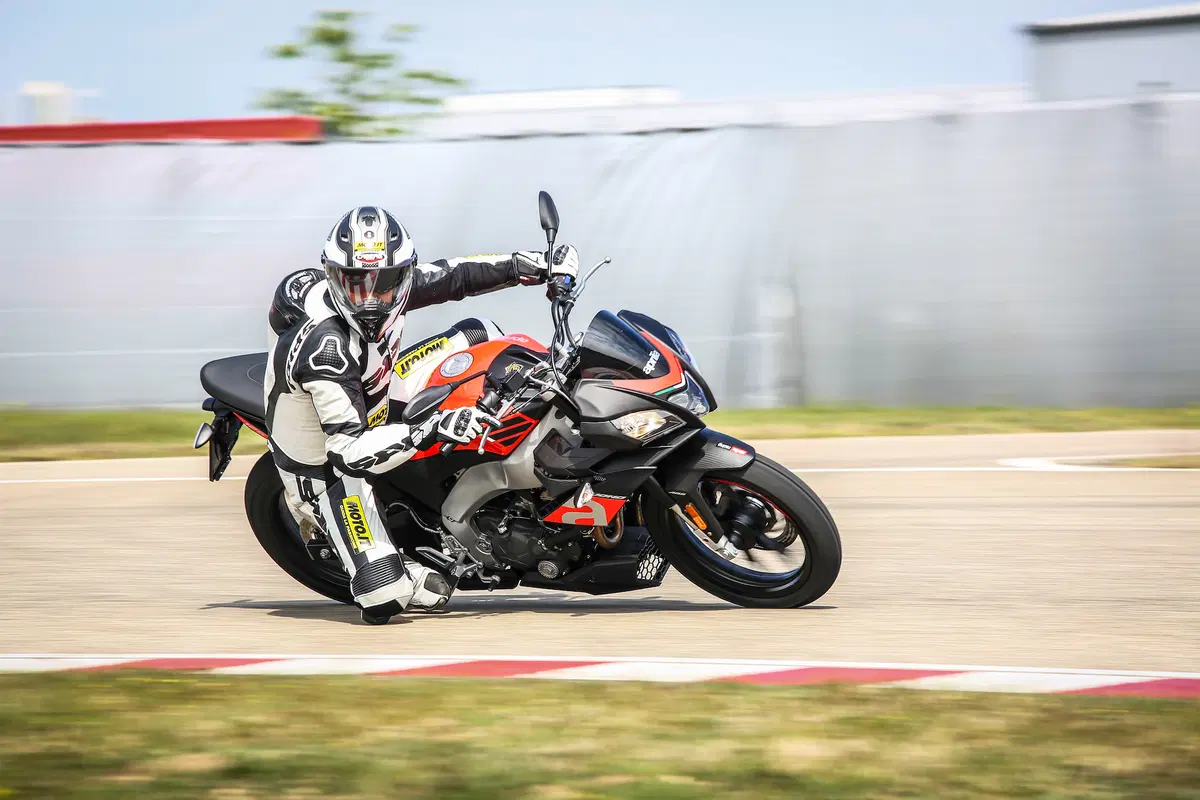 Aprilia RS 125 2017 e Aprilia Tuono 125 2017 (6)