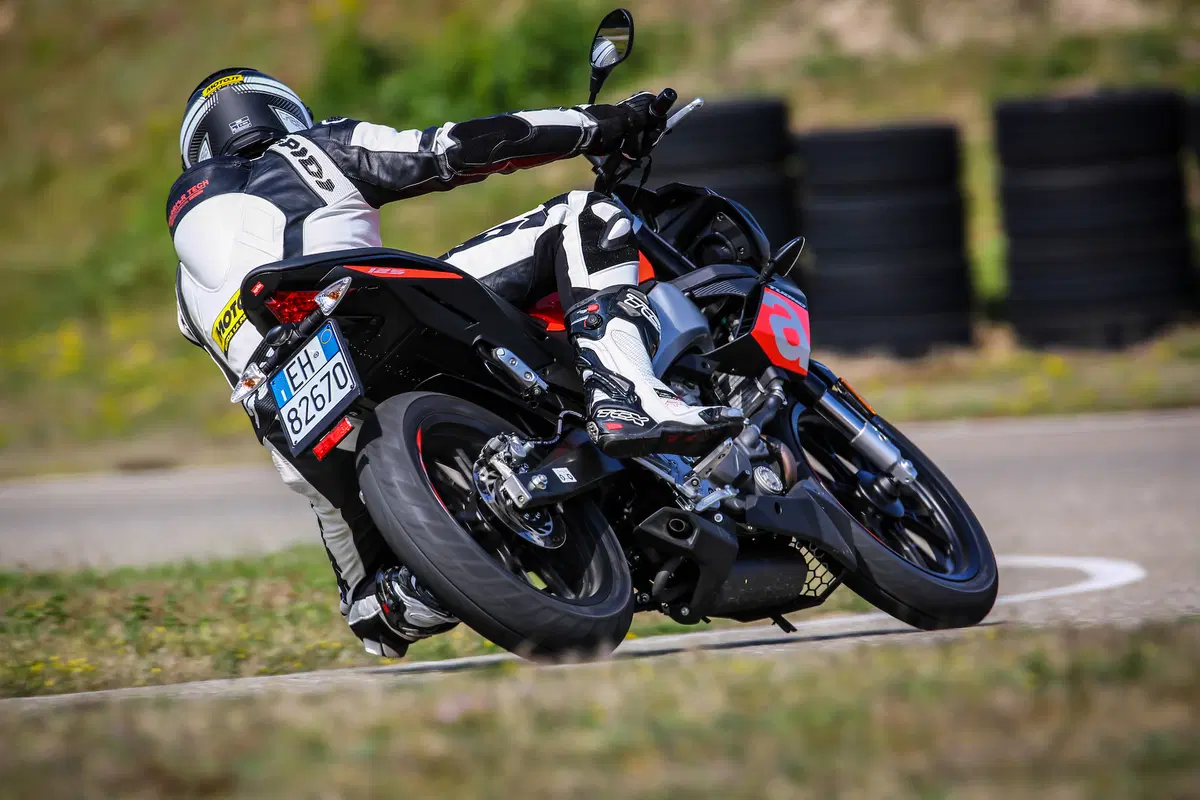 Aprilia RS 125 2017 e Aprilia Tuono 125 2017 (7)