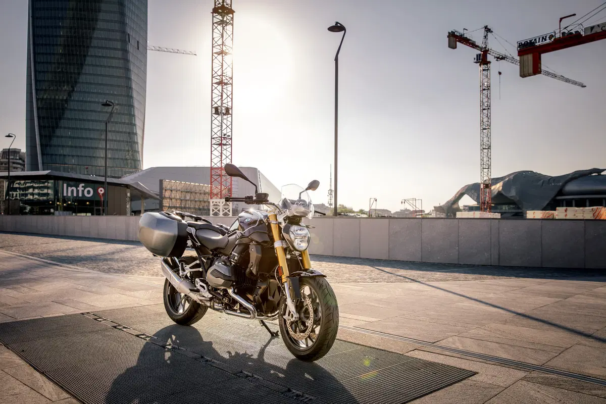 BMW R 1200 R, nuova versione Black Edition per l'Italia (3)