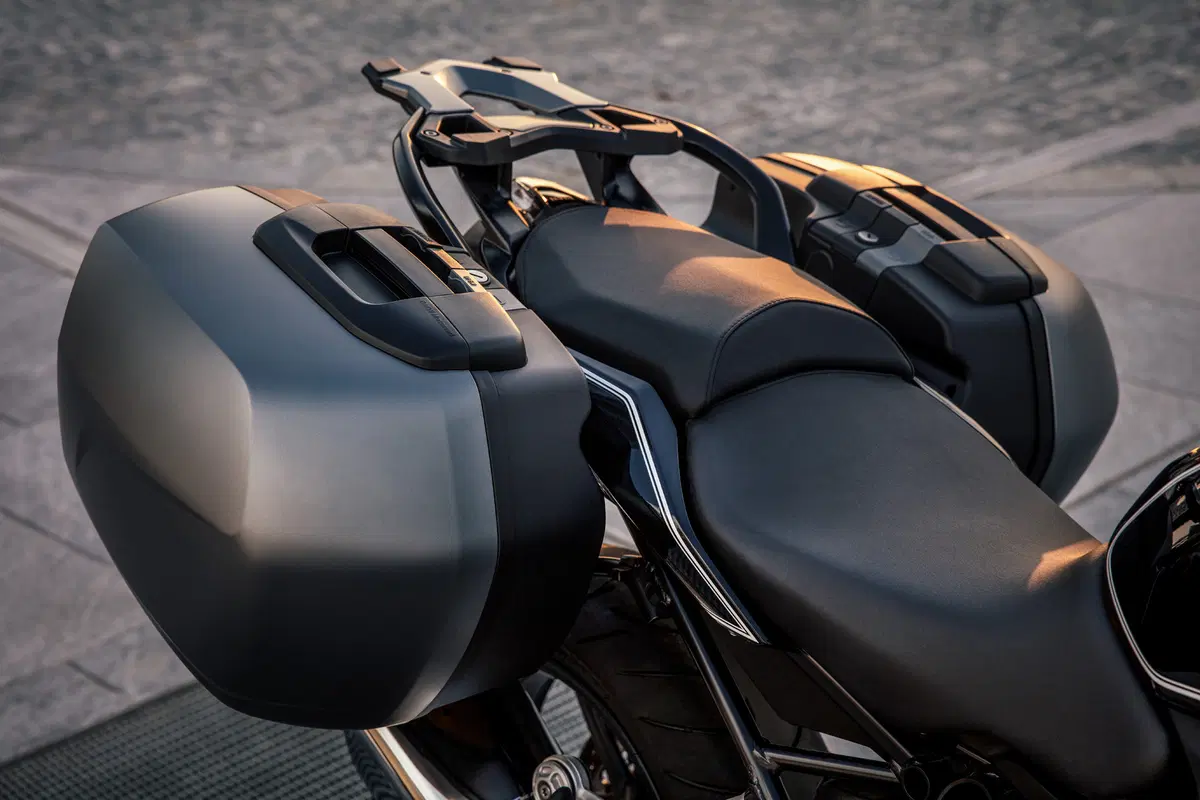 BMW R 1200 R, nuova versione Black Edition per l'Italia (10)
