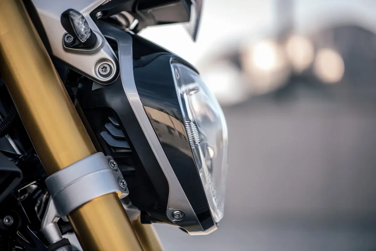 BMW R 1200 R, nuova versione Black Edition per l'Italia (8)