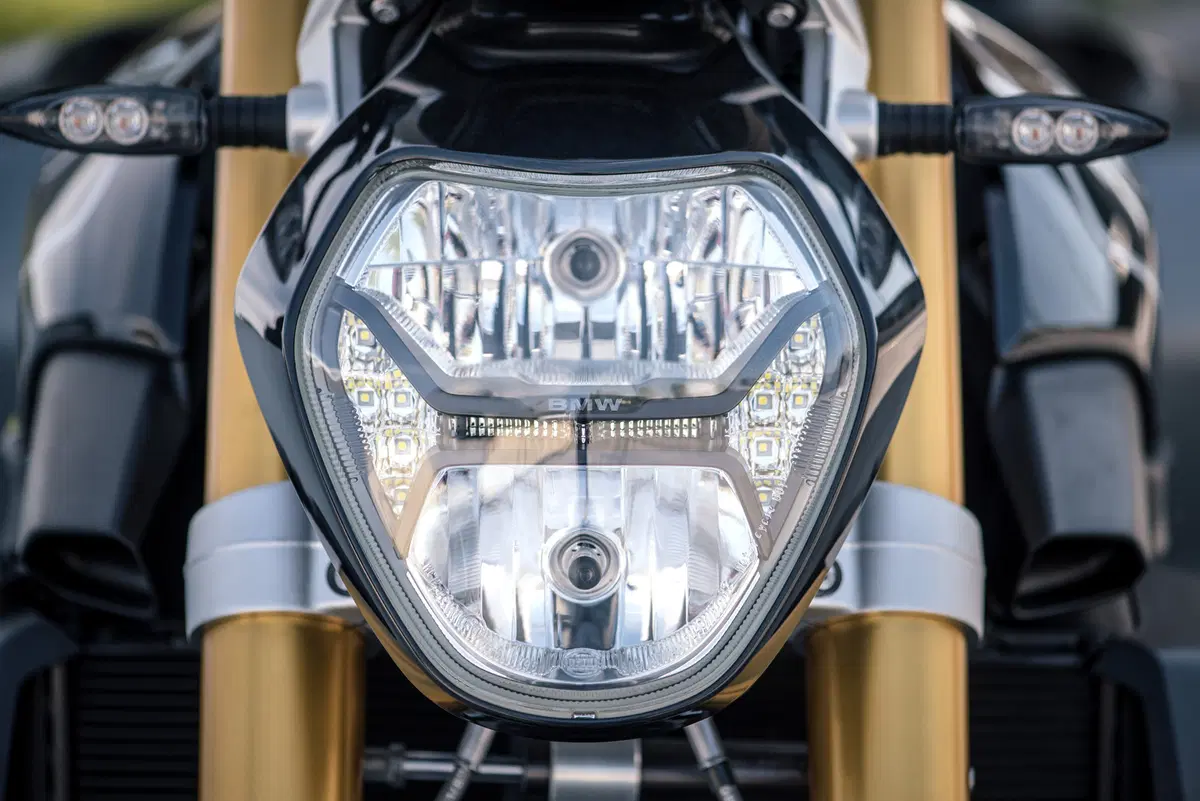 BMW R 1200 R, nuova versione Black Edition per l'Italia (9)