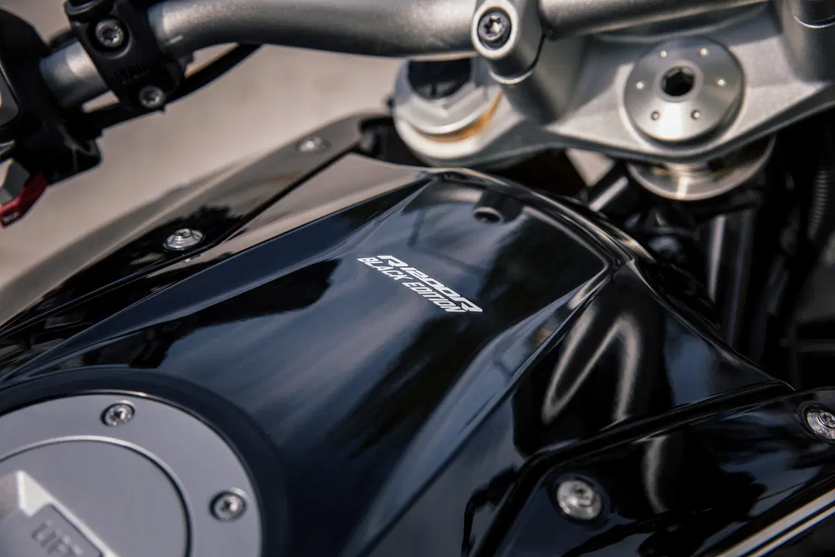 BMW R 1200 R, nuova versione Black Edition per l'Italia (7)