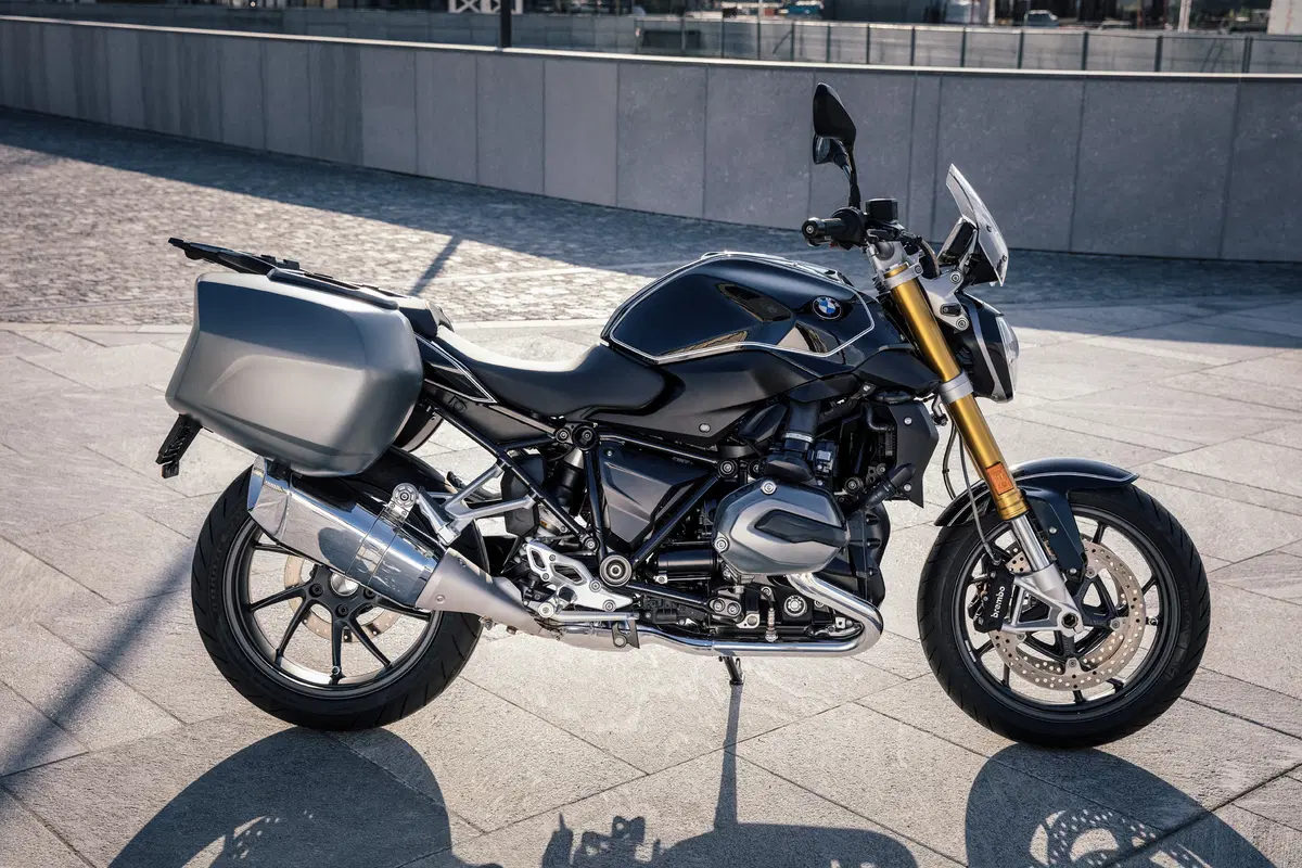 BMW R 1200 R, nuova versione Black Edition per l'Italia (2)