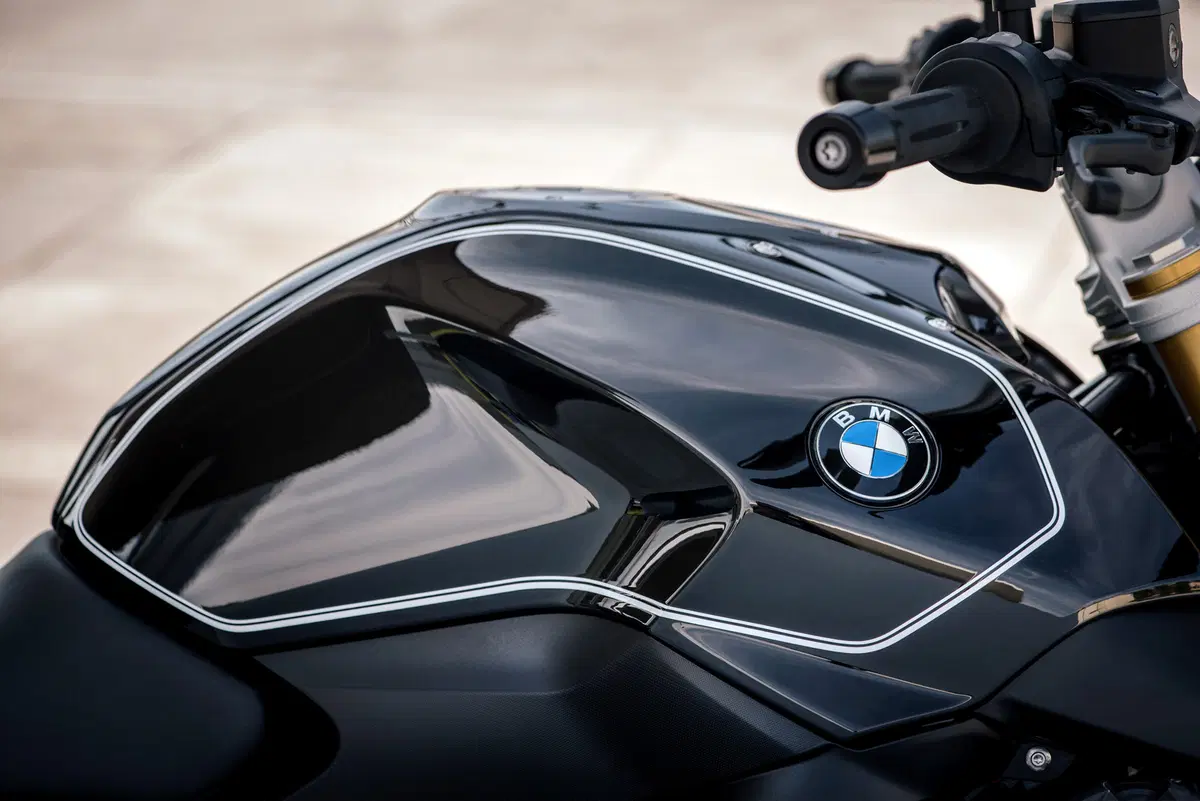 BMW R 1200 R, nuova versione Black Edition per l'Italia (4)