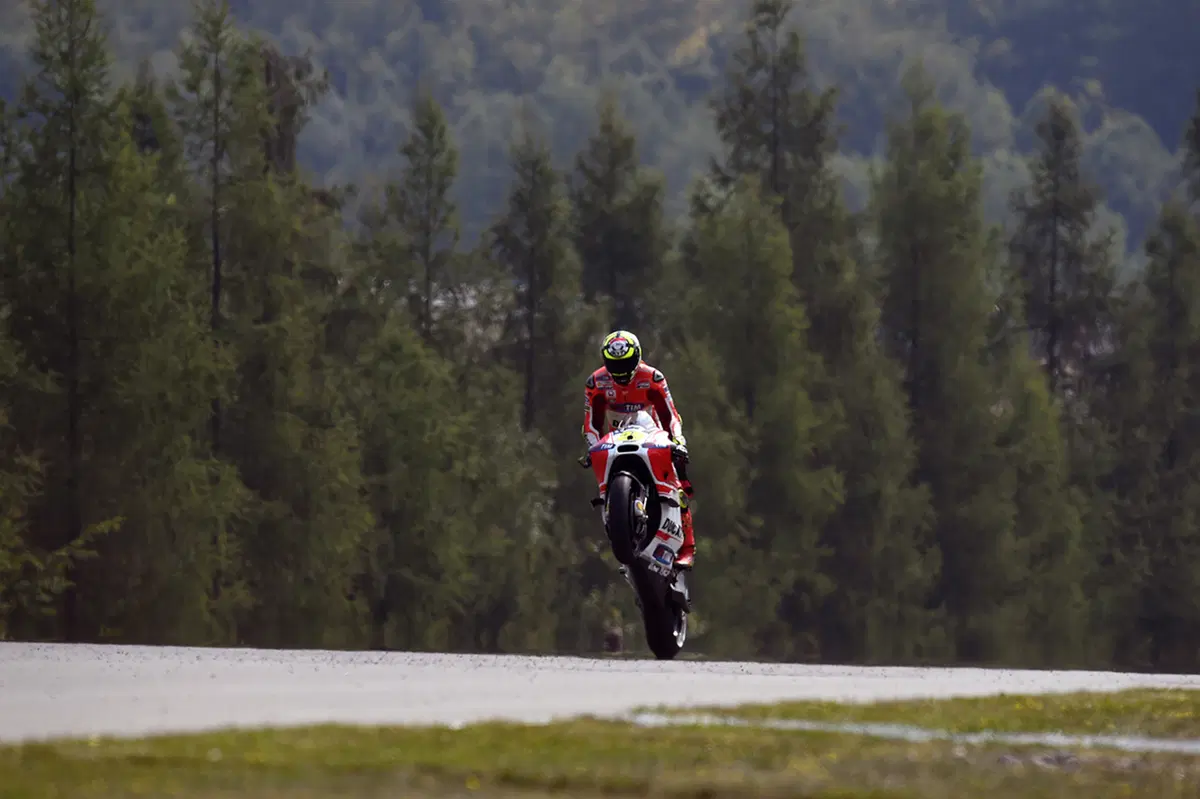MotoGP. Brno 2015. Le foto più belle del GP della Repubblica Ceca (13)